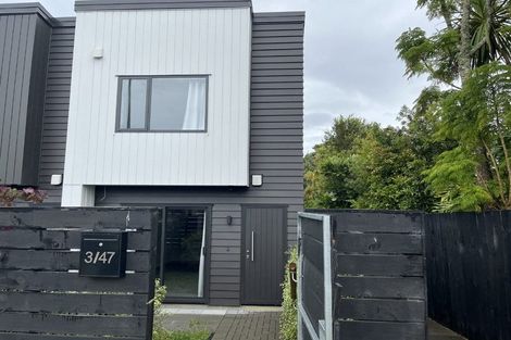 Photo of property in 3/47 Awaroa Road, Sunnyvale, Auckland, 0612
