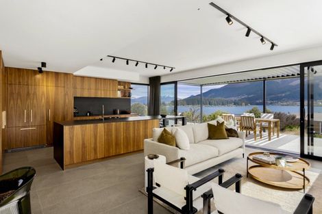 Photo of property in 513 Peninsula Road, Kelvin Heights, Queenstown, 9300