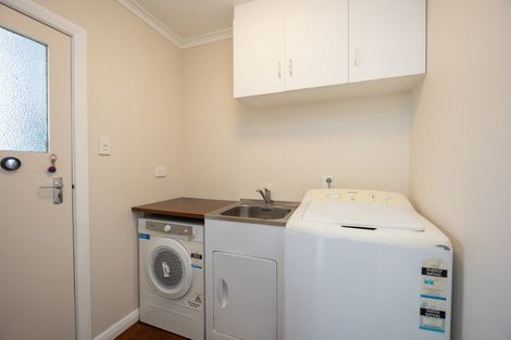 Photo of property in 38 Crewe Crescent, Hokowhitu, Palmerston North, 4410