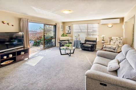 Photo of property in 6 Cleat Street, Whitby, Porirua, 5024