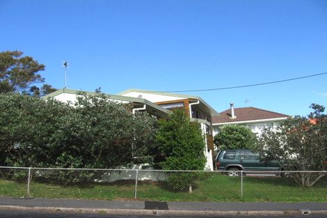 Photo of property in 1/6 Howard Road, Northcote, Auckland, 0627
