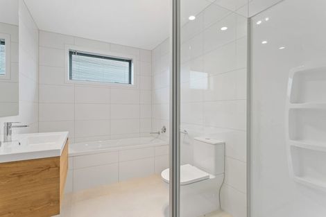 Photo of property in 16 Park Green Avenue, Rosehill, Papakura, 2113