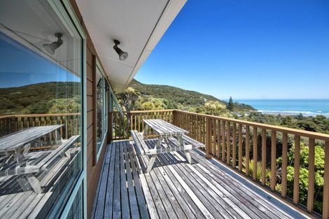 Photo of property in 105 Seaview Road, Piha, 0772