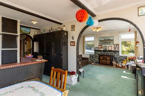 Photo of property in 82 Milton Terrace, Picton, 7220