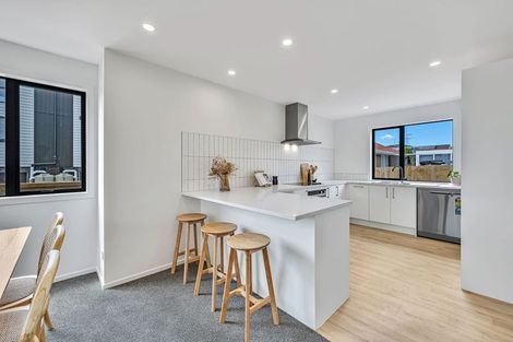 Photo of property in 4/504 Don Buck Road, Massey, Auckland, 0614