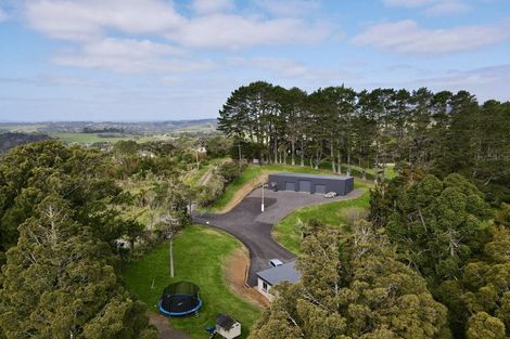 Photo of property in 103 Gregory Road, Waitakere, Henderson, 0782