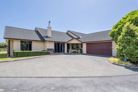 Photo of property in 64 Muhunoa Road West, Ohau, Levin, 5570