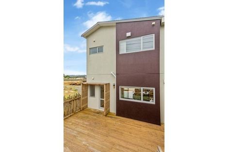 Photo of property in 1/147 Albany Highway, Unsworth Heights, Auckland, 0632
