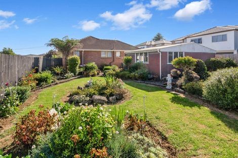 Photo of property in 8 Gardiner Grove, Mangere East, Auckland, 2024