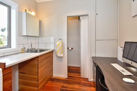 Photo of property in 41 Youngs Road, Papakura, 2110