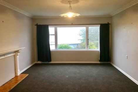 Photo of property in 15 Horokiwi Road West, Newlands, Wellington, 6037