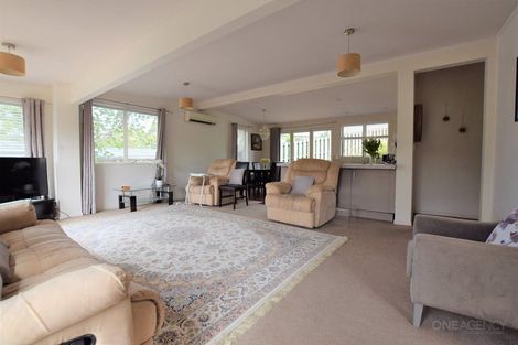 Photo of property in 21 Grassmere Road, Henderson Valley, Auckland, 0612