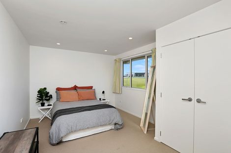 Photo of property in 17 Links Drive, Waiwhakaiho, New Plymouth, 4312