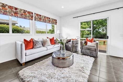Photo of property in 72 Marine Parade, Mellons Bay, Auckland, 2014