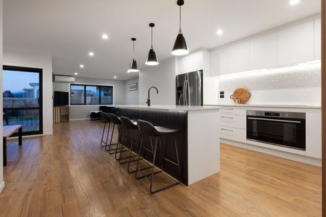 Photo of property in 10 Karearea Avenue, Waikanae, 5036