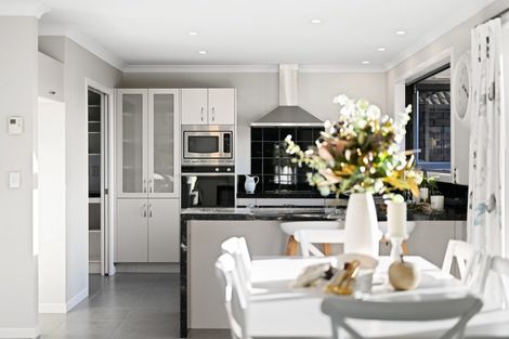 Photo of property in 6 Compton Grove, Huntington, Hamilton, 3210