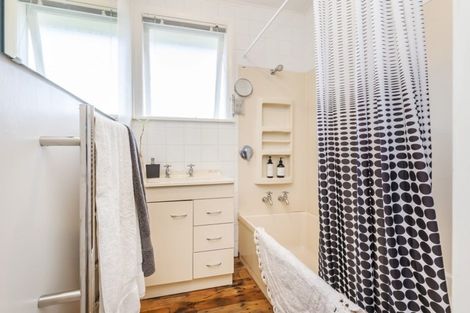 Photo of property in 78 Taylor Terrace, Tawa, Wellington, 5028