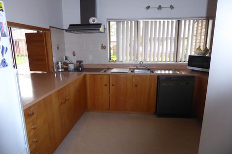 Photo of property in 15 Bosnyak Drive, Te Atatu South, Auckland, 0610