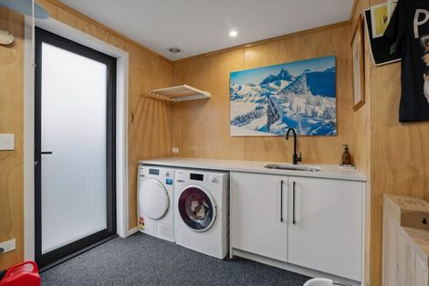 Photo of property in 3 Mount Prospect Lane, Wanaka, 9305