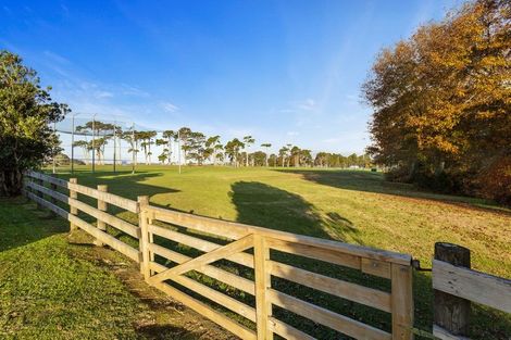 Photo of property in 14 Stonedge Lane, Rosedale, Auckland, 0632