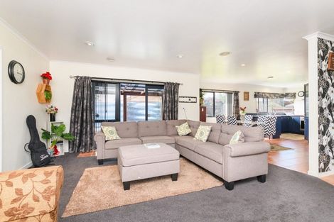 Photo of property in 155 Schnell Drive, Kelvin Grove, Palmerston North, 4414