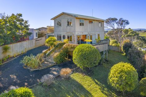 Photo of property in 4 Robertson Street, Raglan, 3225