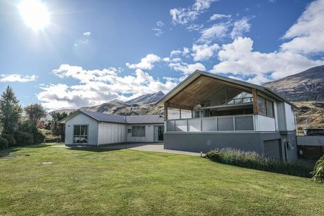 Photo of property in 8 Invincible Drive, Glenorchy, 9372