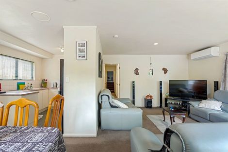 Photo of property in 3/14 Sungrove Rise, Sunnyvale, Auckland, 0612