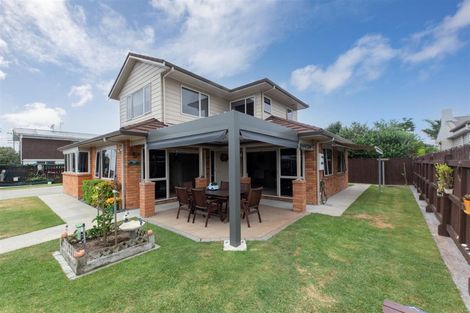 Photo of property in 2a Tawa Road, Te Atatu Peninsula, Auckland, 0610