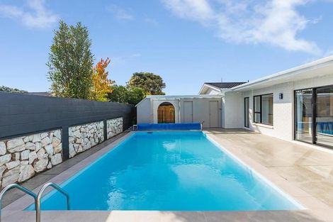 Photo of property in 31 Rewarewa Crescent, Waikanae, 5036
