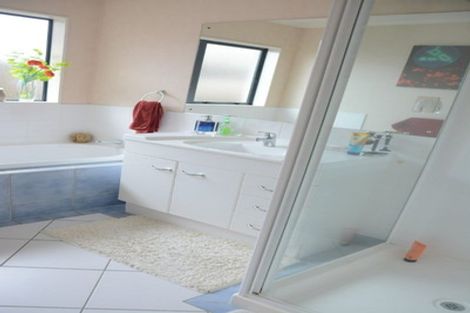 Photo of property in 9 Campile Close, East Tamaki, Auckland, 2016