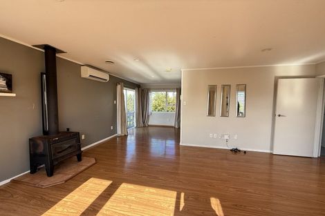 Photo of property in 3 Celeste Place, Totara Vale, Auckland, 0627