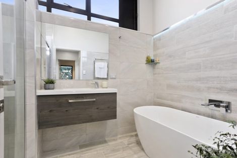 Photo of property in 1/36 Rothesay Bay Road, Rothesay Bay, Auckland, 0630