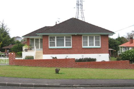 Photo of property in 8 Lyndhurst Road, Te Atatu South, Auckland, 0610