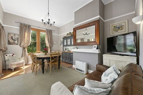 Photo of property in 2 Barton Road, Heretaunga, Upper Hutt, 5018