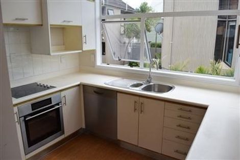 Photo of property in 1/47 Rawene Road, Birkenhead, Auckland, 0626