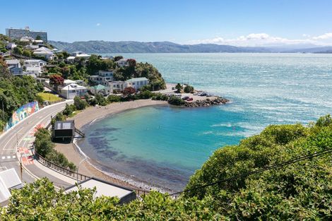 Photo of property in 122 Maida Vale Road, Roseneath, Wellington, 6011