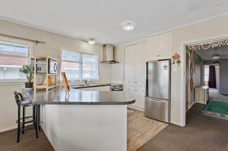 Photo of property in 205 Main North Road, Redwood, Christchurch, 8051