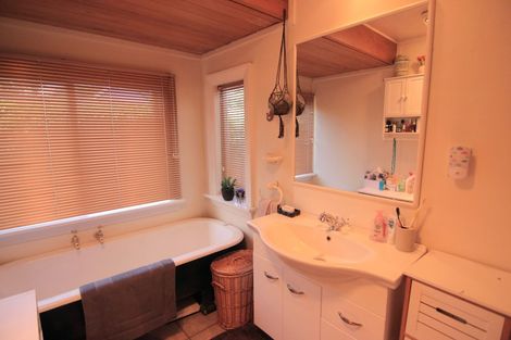 Photo of property in 82 Avonhead Road, Avonhead, Christchurch, 8042