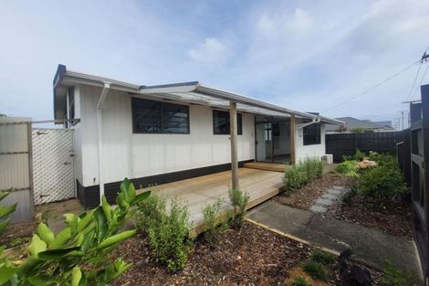 Photo of property in 28 Record Street, Fitzroy, New Plymouth, 4312