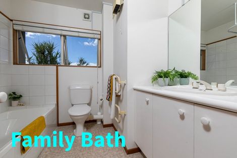 Photo of property in 1/30 Ronald Macken Place, Windsor Park, Auckland, 0632