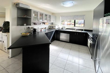 Photo of property in 3 Sunvista Avenue, Oteha, Auckland, 0632