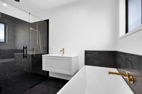 Photo of property in 74 Turuturu Road, Hawera, 4674