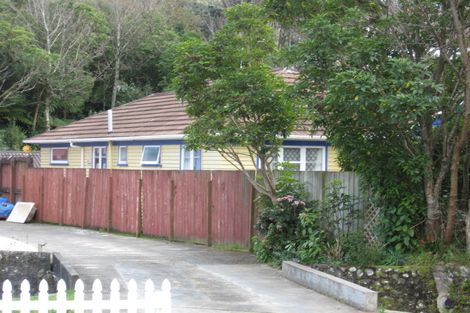 Photo of property in 33 Gibbs Crescent, Wainuiomata, Lower Hutt, 5014