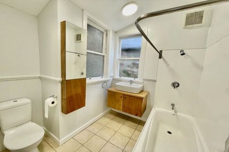 Photo of property in 73 Majoribanks Street, Mount Victoria, Wellington, 6011