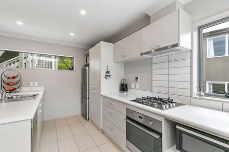 Photo of property in 61 Glanmire Road, Newlands, Wellington, 6037