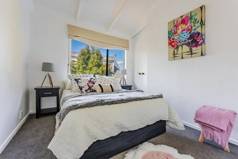 Photo of property in 2/104 Ocean View Road, Northcote, Auckland, 0627