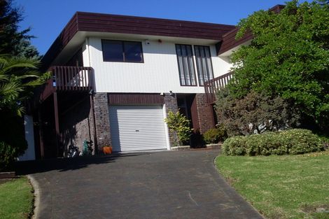 Photo of property in 18 Prince Regent Drive, Half Moon Bay, Auckland, 2012