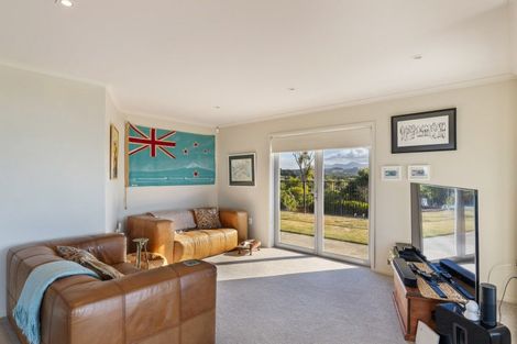 Photo of property in 33 Veale Road, Frankleigh Park, New Plymouth, 4371