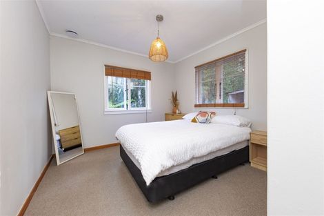 Photo of property in 5 Grovelands Way, Titirangi, Auckland, 0604